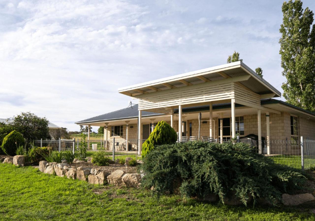 Ridgemill Estate Aparthotel Stanthorpe Bagian luar foto